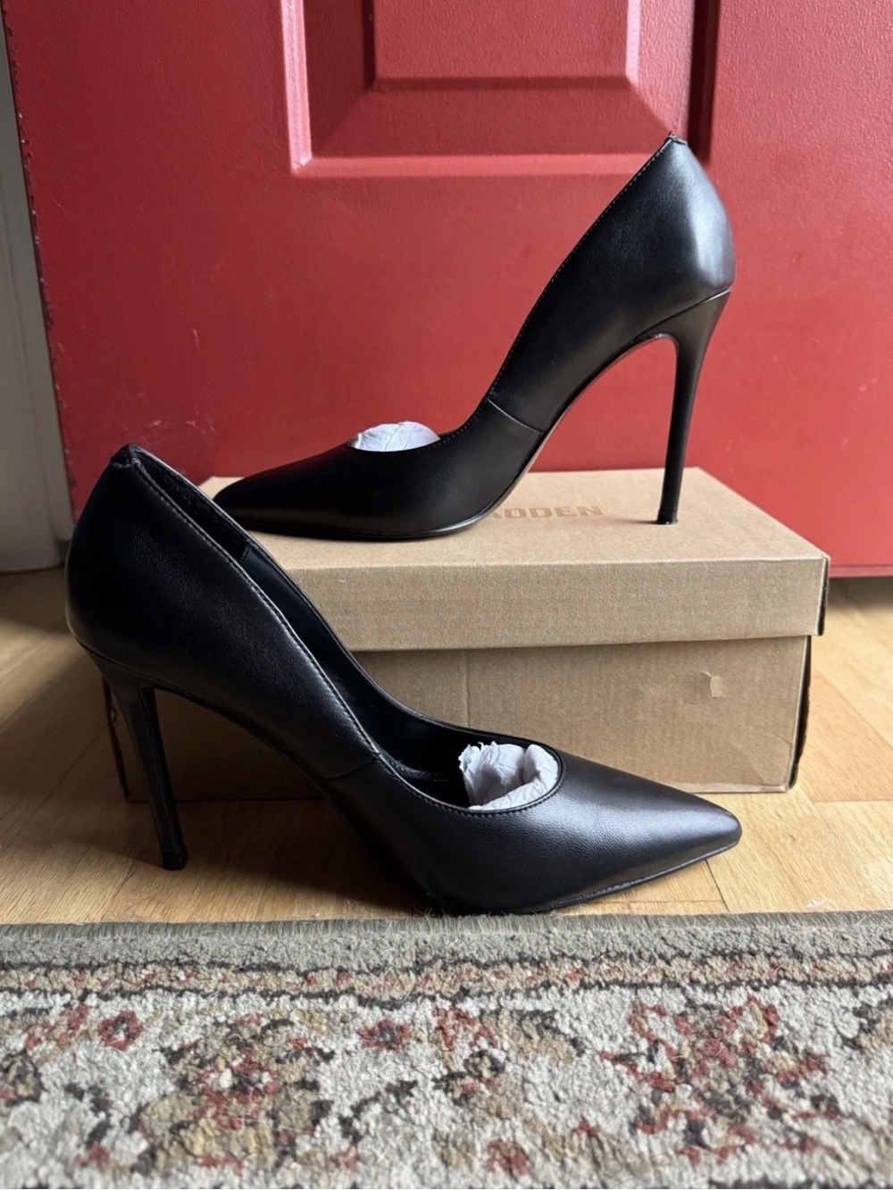Steve Madden / Leather Pointed Toe Stiletto Heels Classic Pumps  / Black / Sz 9